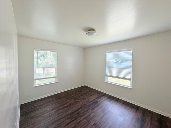 Building Photo - 8701 Parkfield Dr