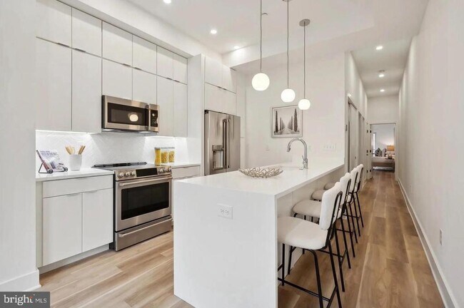 Building Photo - 2015 13th St NW