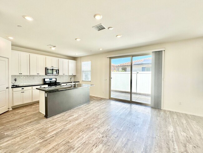 Building Photo - Lovely, Light & Bright, Two-Story, Detached Home in the Desirable Wildgrove Community of Vista!
