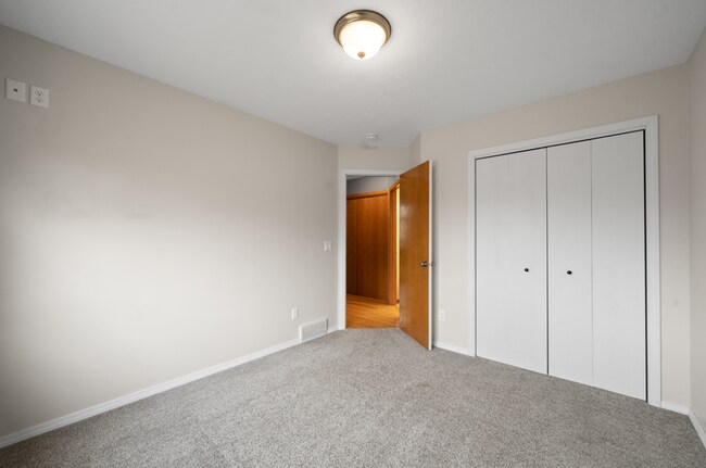 Building Photo - 1202 E 61st St