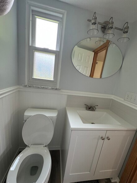 Brand New En Suite Bathroom - 270 Kenridge Rd