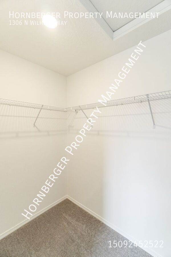 Building Photo - 1306 N Wilhelm Wy
