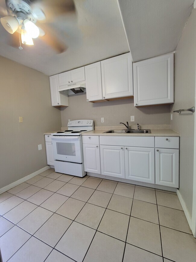 Building Photo - 228 W 1600 N