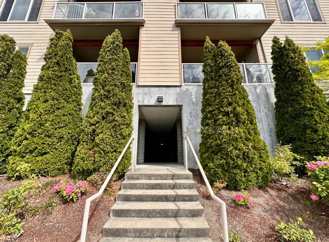 Building Photo - 1850 SW Scenic Heights St