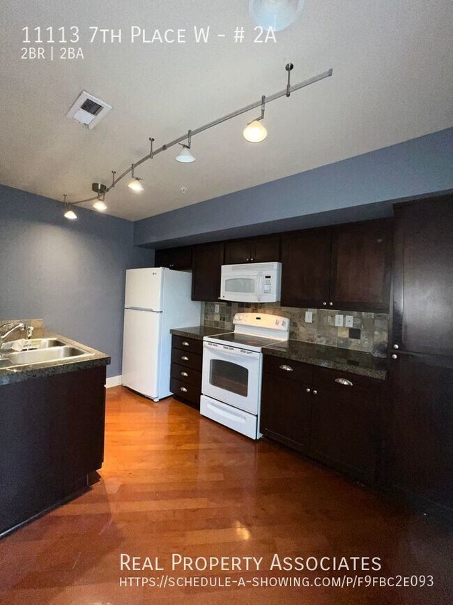 Building Photo - Everett Townhome Condo - 2 Bedroom/2 Bath