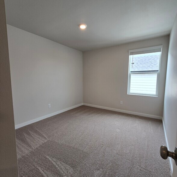 Building Photo - 21249 SE Pelee Dr