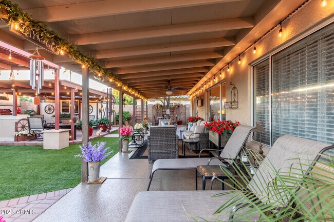 Building Photo - 10853 W Manzanita Dr