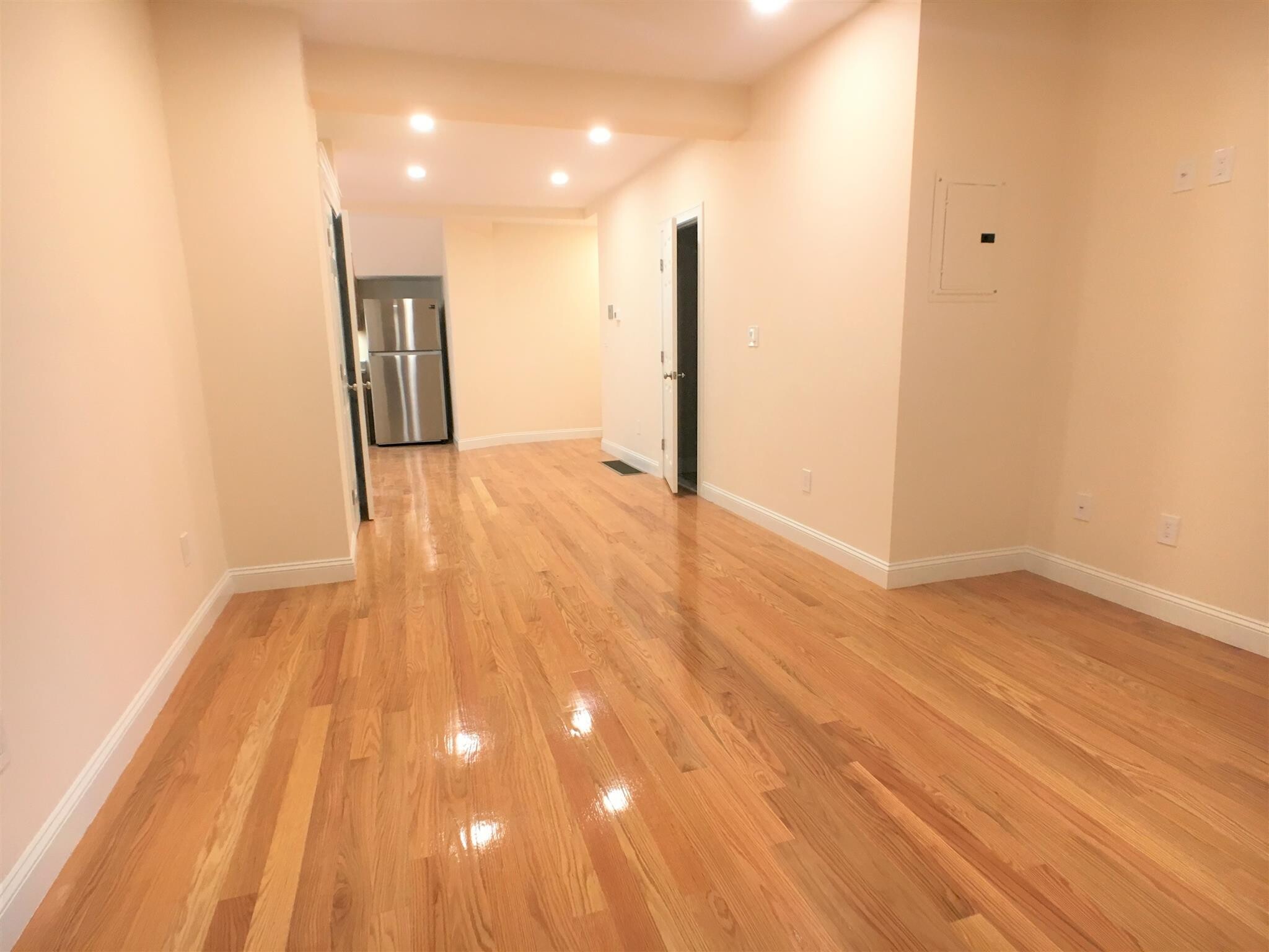 Building Photo - 67 Temple St