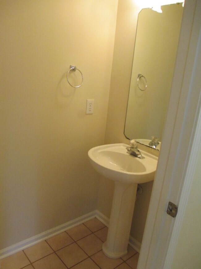 Building Photo - Lovely 3br/2.5ba in exc community, 2 car gar, exc deck, comm rec included!! Avail July 15, 2026!
