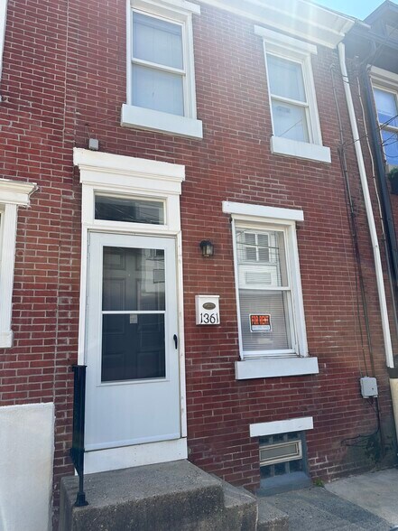 Building Photo - 1361 E Hewson St