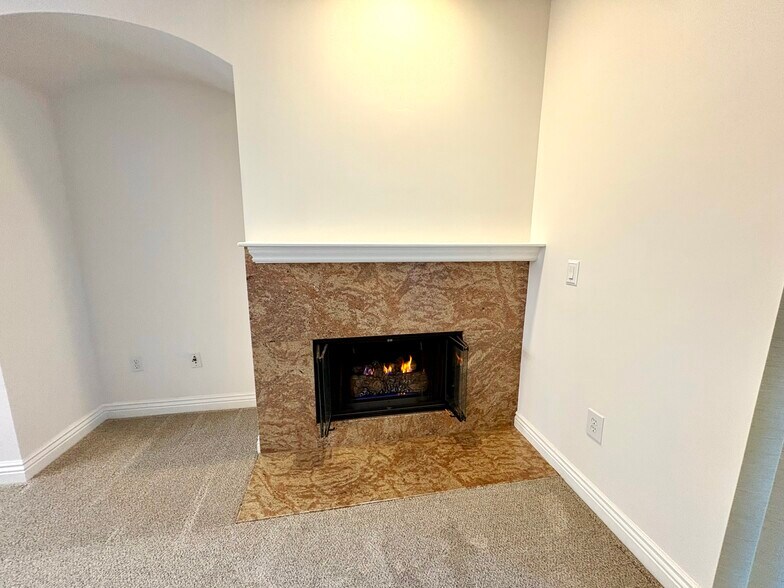 Building Photo - 1310 Creekside Dr