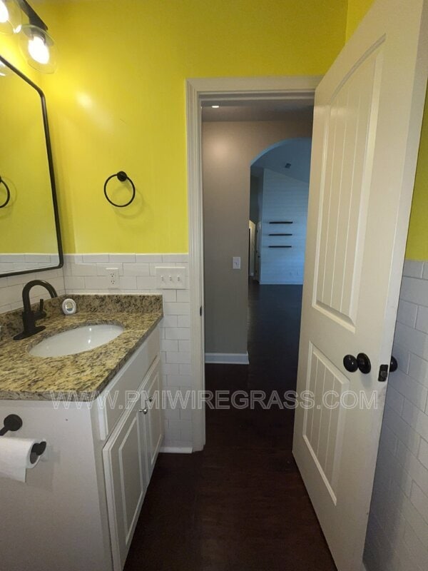 Building Photo - 229 Lace Dr