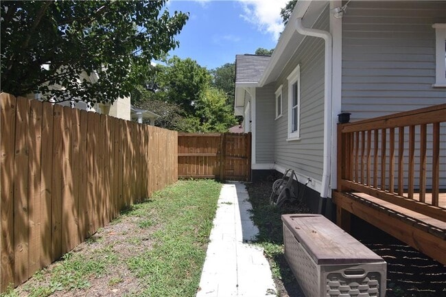 Building Photo - 375 Atwood St SW