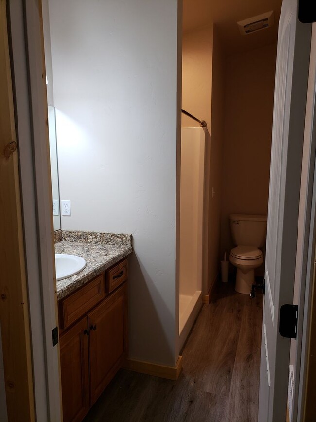 Building Photo - 702