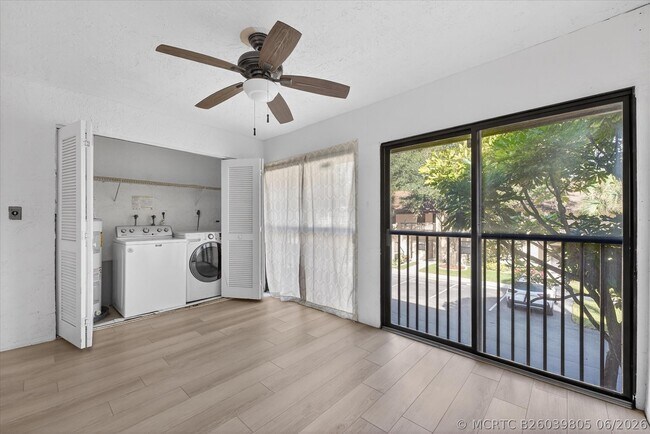 Building Photo - 4467 Carambola Cir S