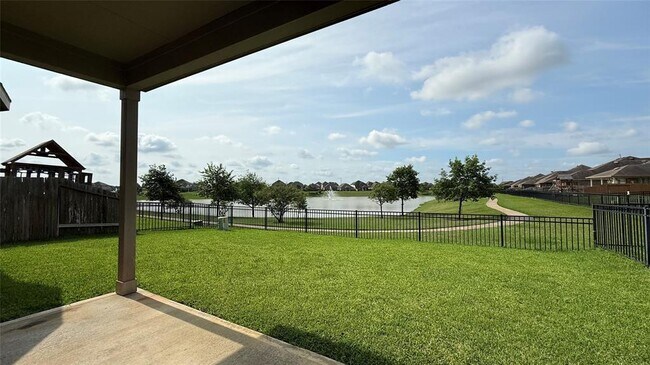 Building Photo - 24707 Royal Pike Dr