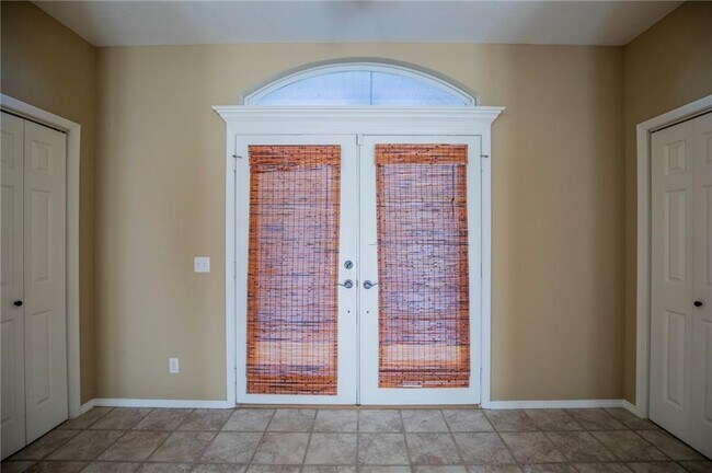 Building Photo - 115 NW Orchard Way