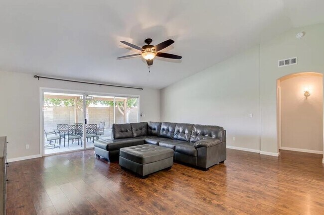 Building Photo - Terrific home in great Gilbert neighborhood!