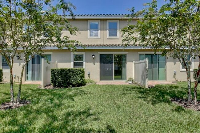 Building Photo - Elegant 2/2.5 Townhome in Guard-Gated Eagl...