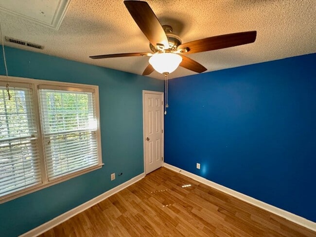 Building Photo - Elegant 2-Story Townhome with Sunroom & Luxury ensuite!