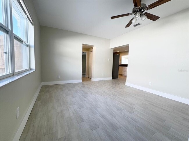 Building Photo - 736 86th Ave N