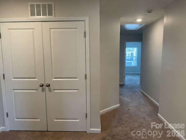 Building Photo - 5215 Maynard Hl Dr