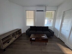 Building Photo - 206 W Main St