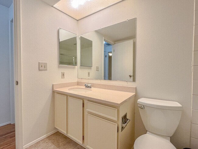 Building Photo - Charming 3bd/2bth Rambler in Tam o'Shanter in Redmond $3,795/mo