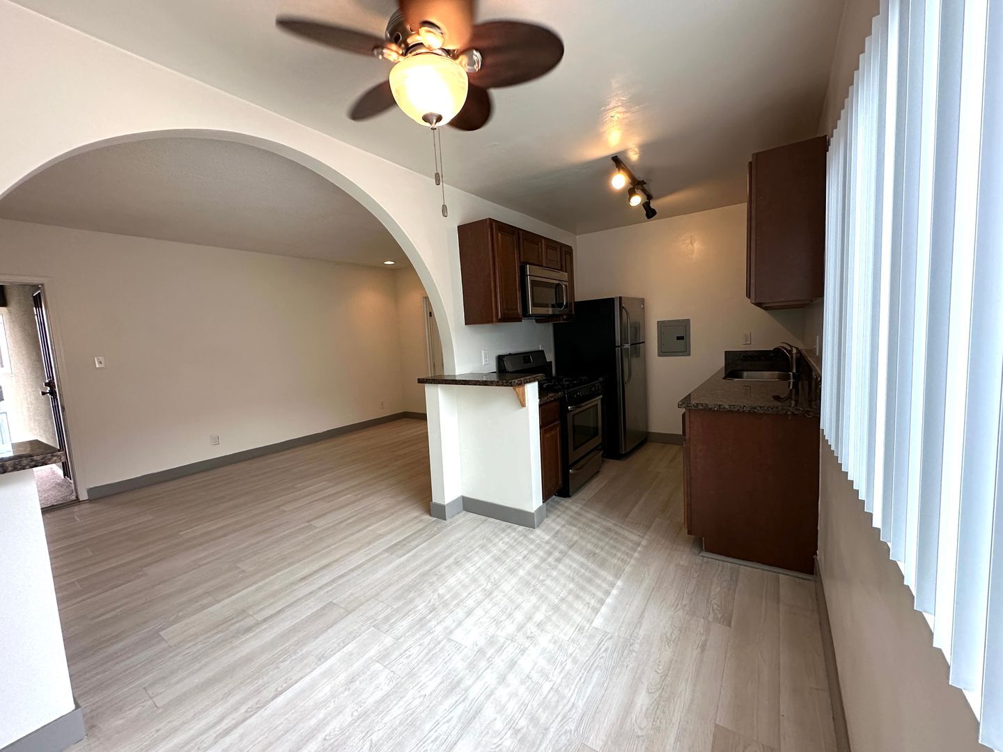 Building Photo - 12618 Pacific Ave