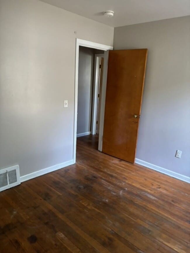 Building Photo - 829 Marcia St SW