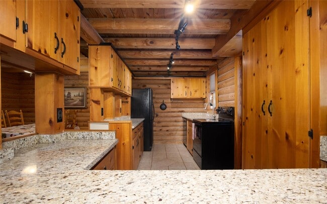 Building Photo - 2038 Toms Creek Rd