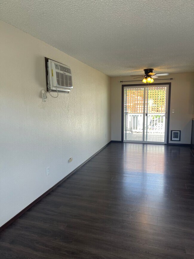 Building Photo - MP99- 1314-1316 W Chelan