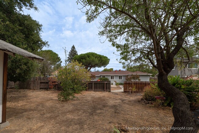 Building Photo - 16375 W La Chiquita Ave
