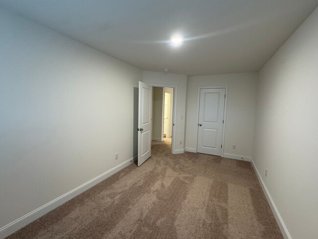 Building Photo - 3 Bedroom | 2.5 Bathroom Raleigh Townhome