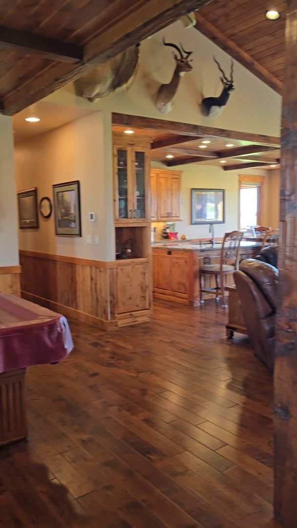 Building Photo - Country Living-Sisters Oregon