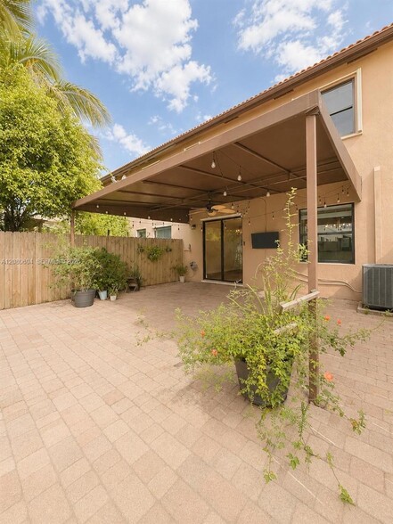 Building Photo - 16320 SW 71st Ter