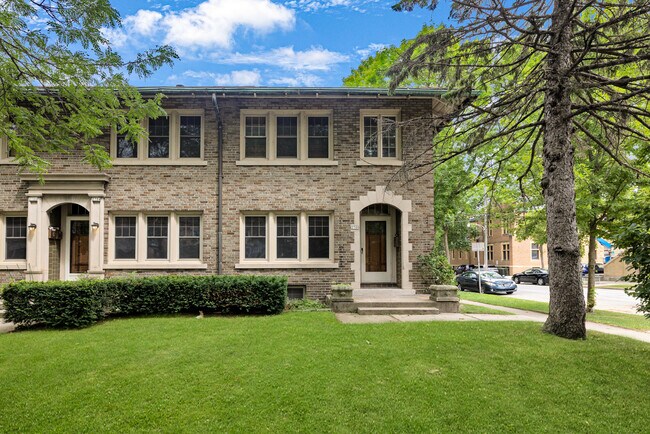 Building Photo - 2700 N Prospect Ave