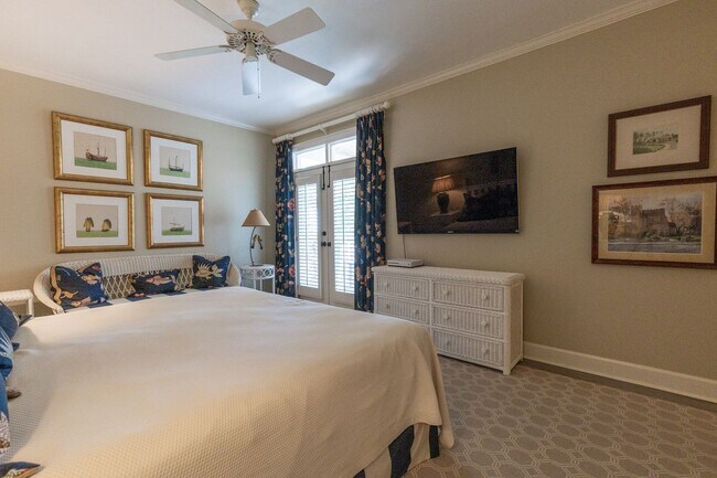 Building Photo - Available now! Top-Floor Bayfront Condo | ...