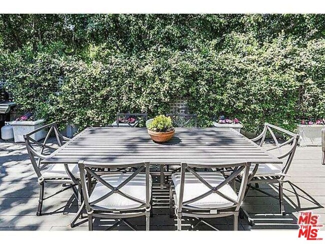 Building Photo - 859 N Spaulding Ave