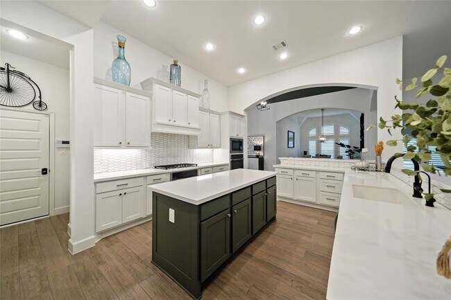 Building Photo - 4803 Bernard Dr