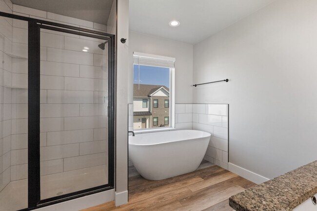 Building Photo - AMMON 3 BED 2 BATH TOWNHOME WITH 2 STALL G...