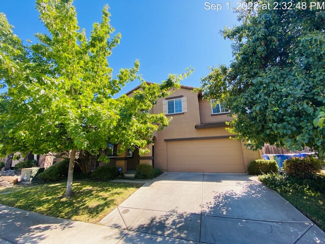 Building Photo - Stunning 2 Story with a Huge Loft!