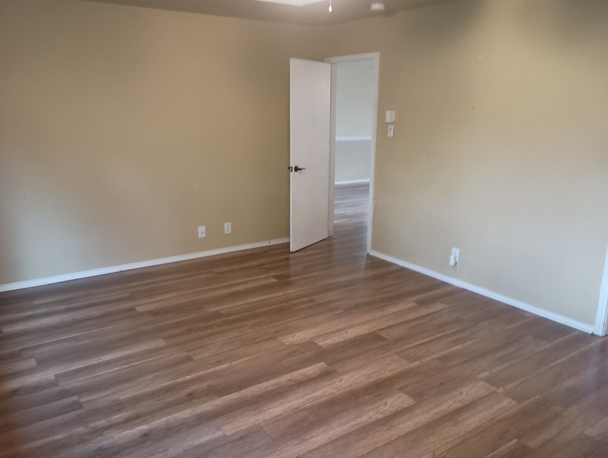Building Photo - Room in House on Mallow Grove