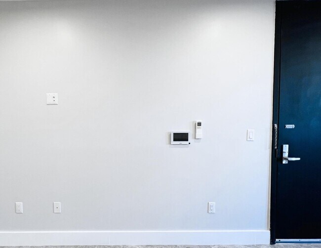 Building Photo - 126 Randolph Ave