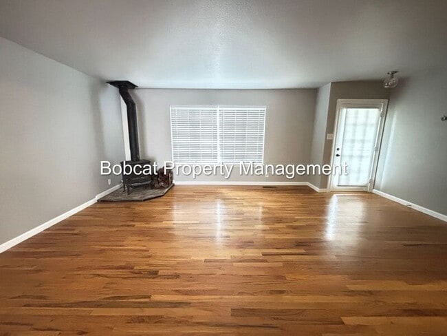 Building Photo - 708 Highland St