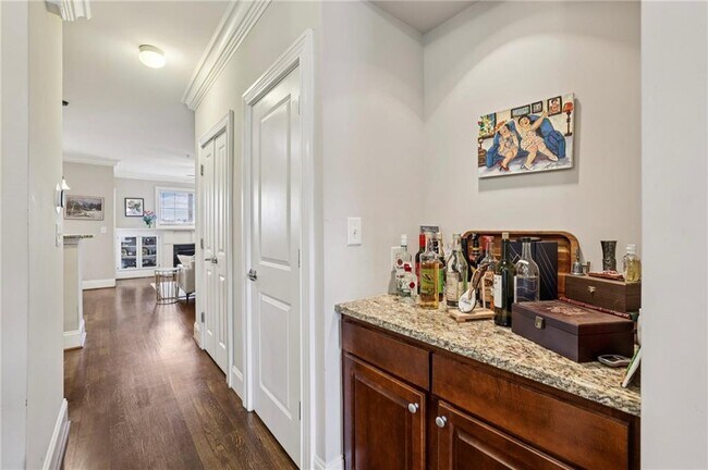 Building Photo - 305 Le Gran Bend