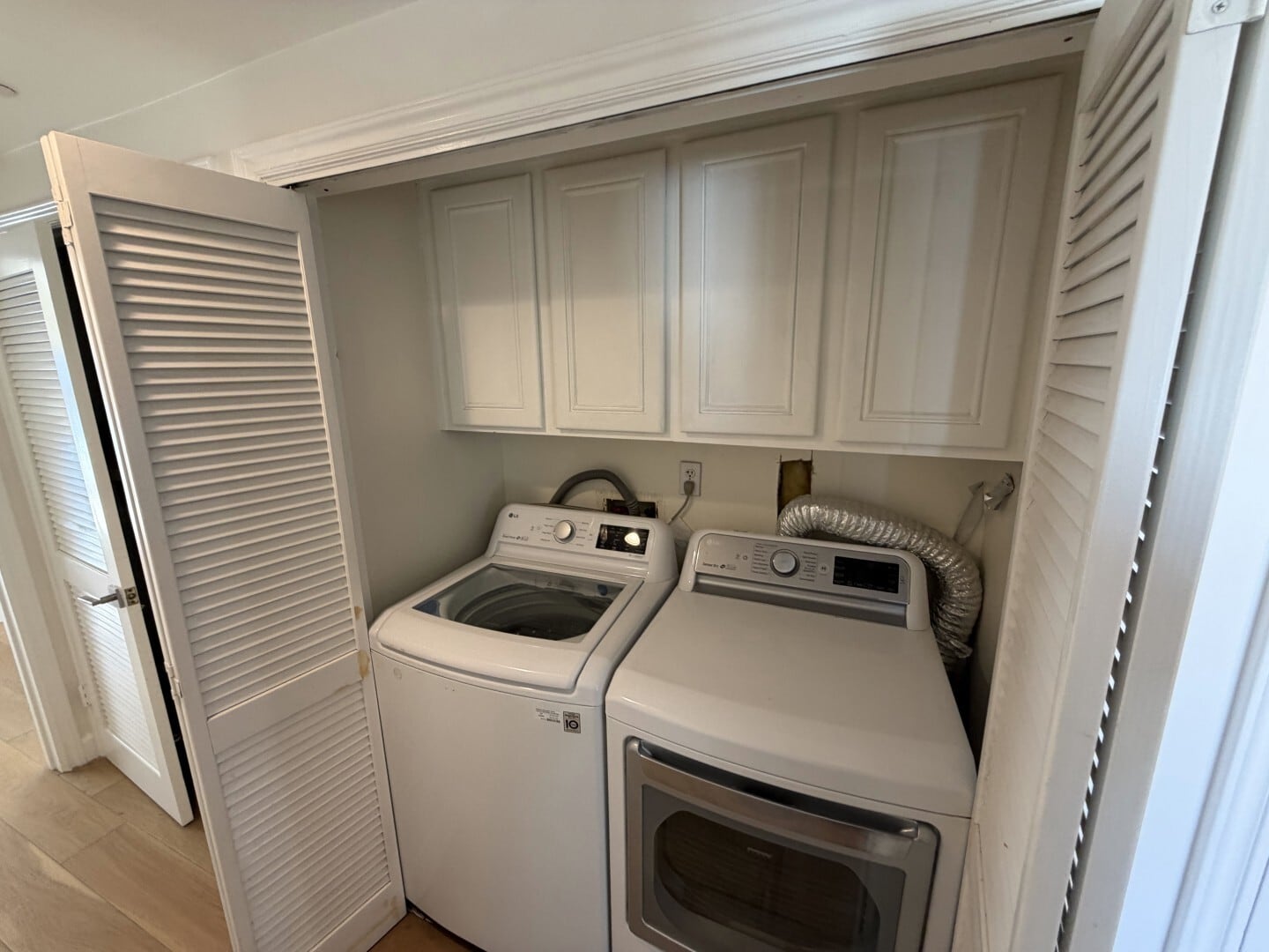 Building Photo - 1247 Barry Ave