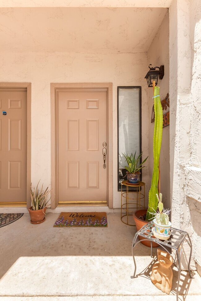 Building Photo - Two bedroom condo