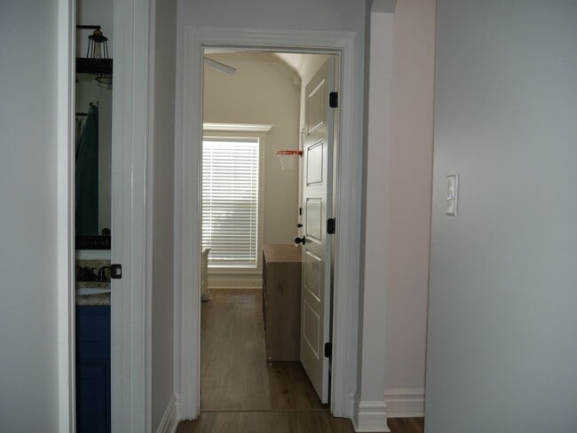 Building Photo - 4 bedroom home in Crestwood S/D