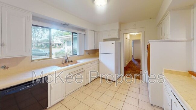 Building Photo - 40 Ocean Ct